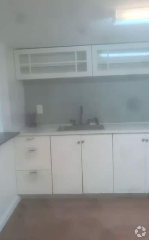 Building Photo - 689 E 78th St Rental