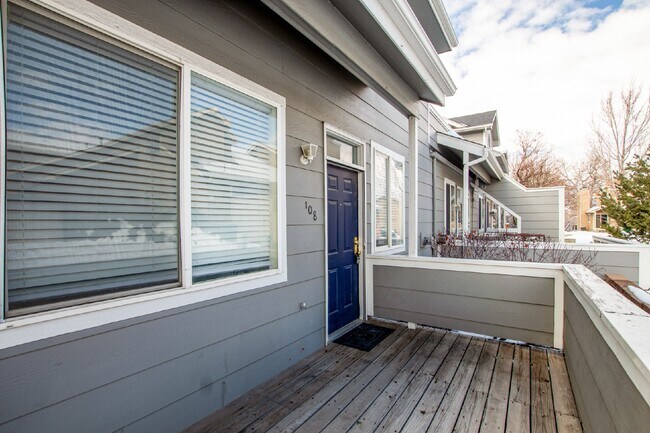 Spacious open plan three bed two bath townhome for rent