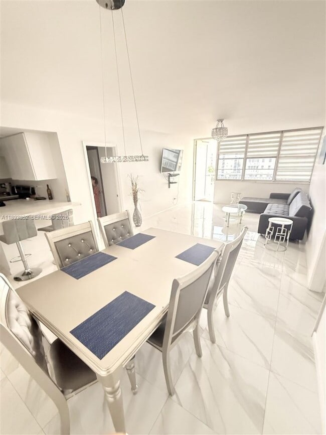 Photo - 251 174th St Unidad 611