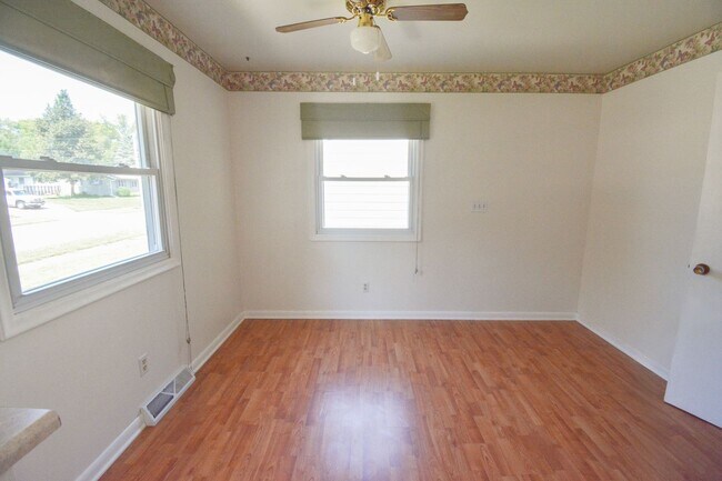 Photo - 3 Bedroom 1.5 Bath Available For Rent In Country Club Manor