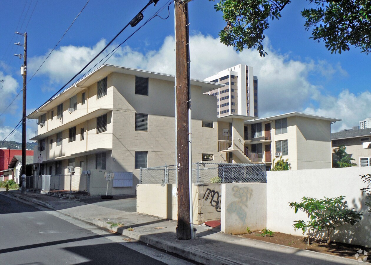 Photo - 915 Birch St