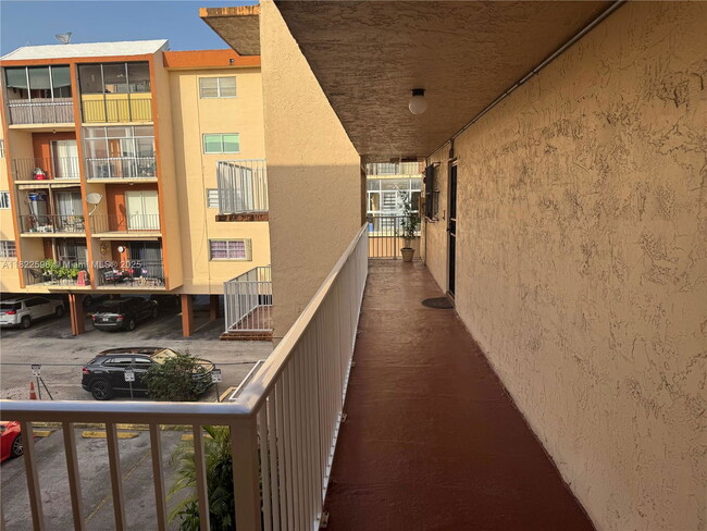 Building Photo - 1085 W 68th St Unit 202 Rental