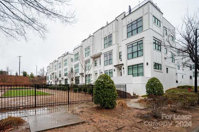 Photo - 1112 Wesley Terrace Ave Townhome