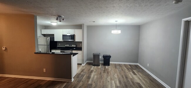Photo - 8854 Eagleview Dr Unidad 8854 Eagleview Dr Apt 3