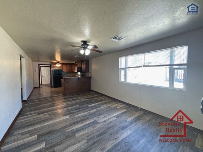 Photo - 1604 NW Lindy Ave