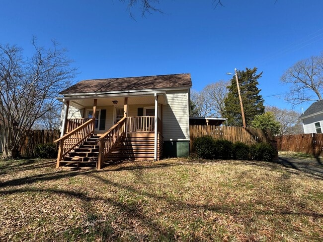 Building Photo - AVAILABLE TO SHOW!!!