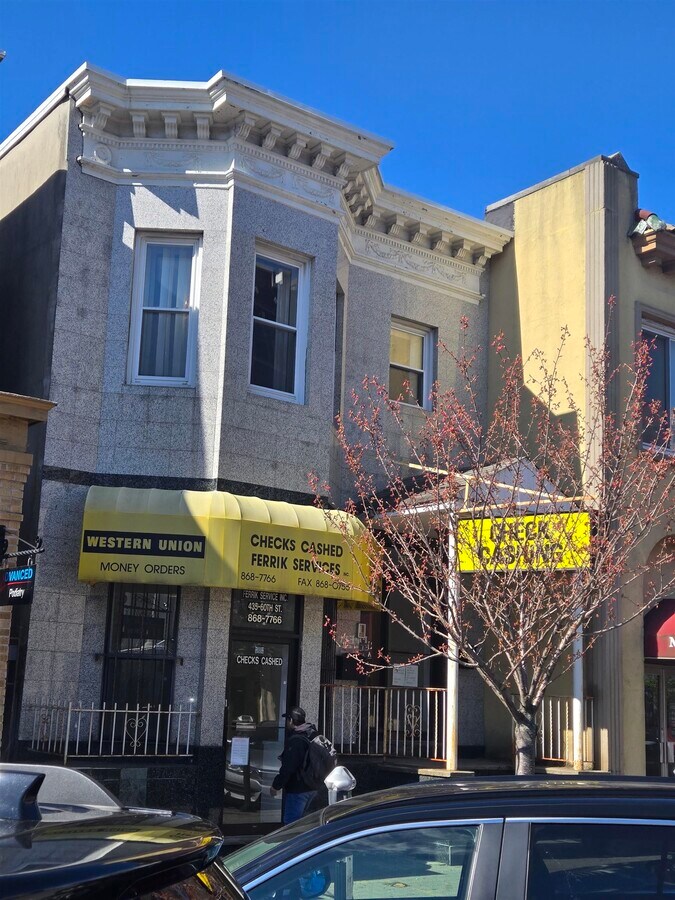 Photo - 435 60th St Unit #2