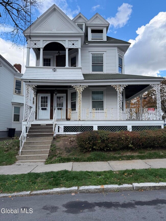 Building Photo - 737 Mason St Unit 2