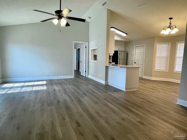 Photo - 1033 Waterford Ln