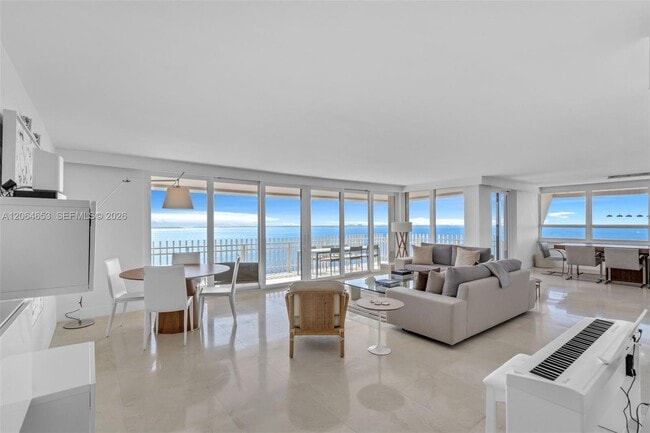 Building Photo - 2 Grove Isle Dr Unit B1801