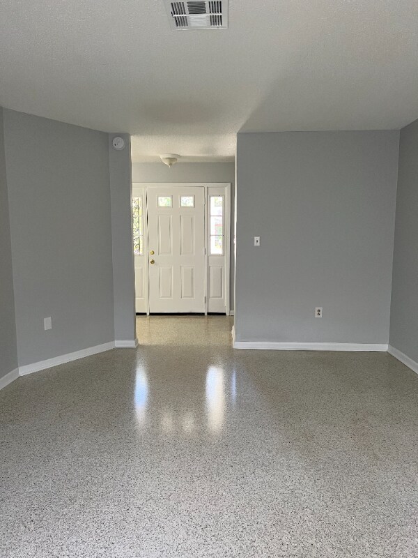 2643 Cherrywood Ln