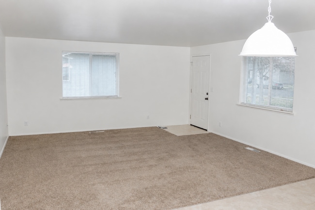 Photo - 2010 NW Elm Ave