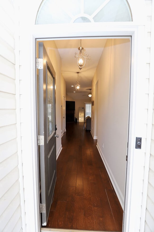 Photo - 513 Waterlily Dr