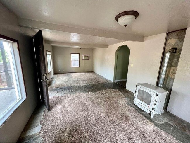 Photo - 230 SW Spring St