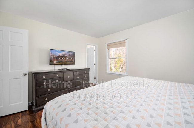 Photo - 11 Endicott Ln