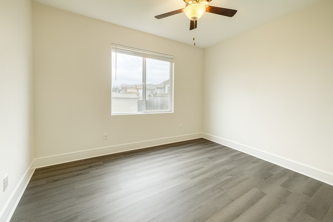 Photo - Spacious 3 Bedroom Home with Oversized Primary Suite near Webb & Pawnee