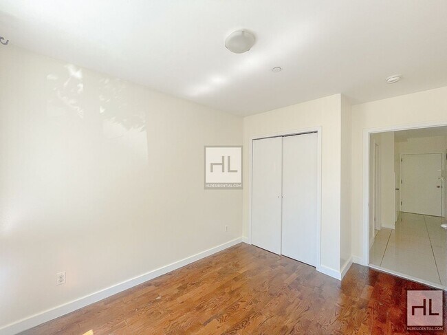 Photo - 415 Gates Ave Unit 4