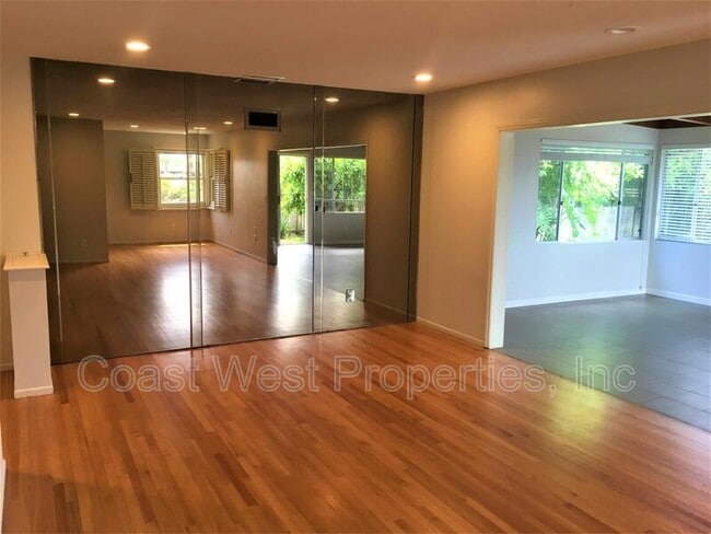 Photo - 4727 Glacier Ave