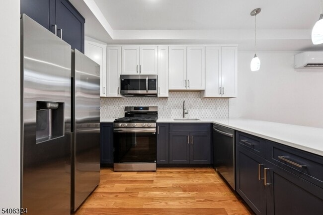 Building Photo - 52 James St Unit 1