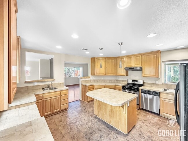 Photo - Beautiful 4BD/2BA W/ Large Backyard, AC, a...