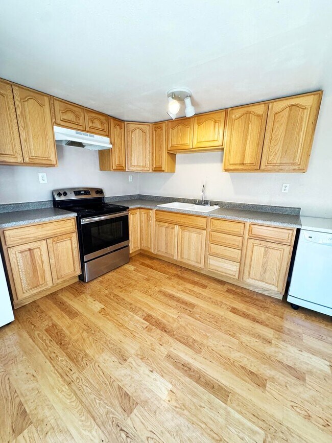 Photo - End unit-1 Bedroom/1 Bath