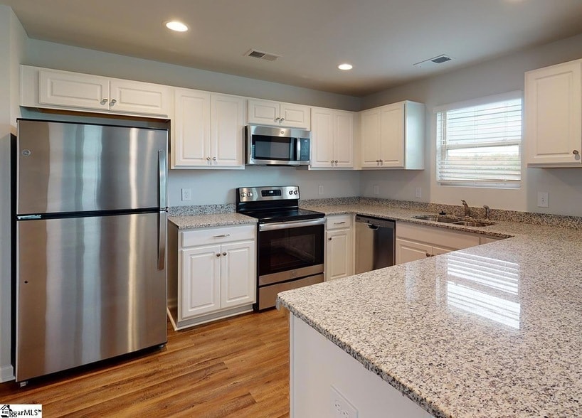 Photo - 443 Pollyanna Dr