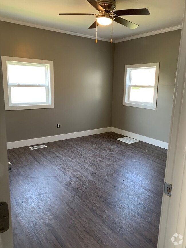 Building Photo - Fantastic single family home!