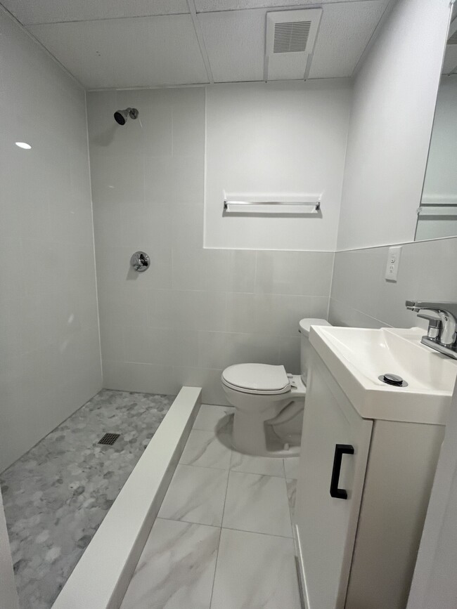 *Las imágenes son muestras representativas de la unidad anunciada. En algunos casos, las unidades reales que visita... - 501 Beacon St Unidad C