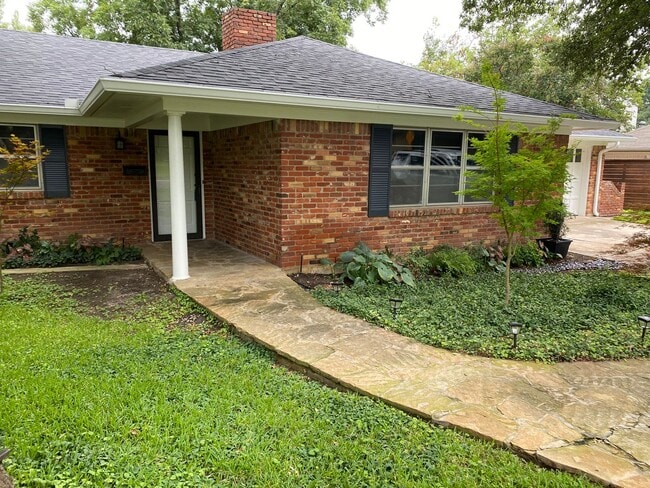 3621 Winifred Dr