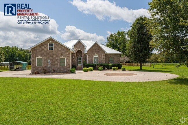 Building Photo - Amazing Horse property in Manchester! Pool... Rental