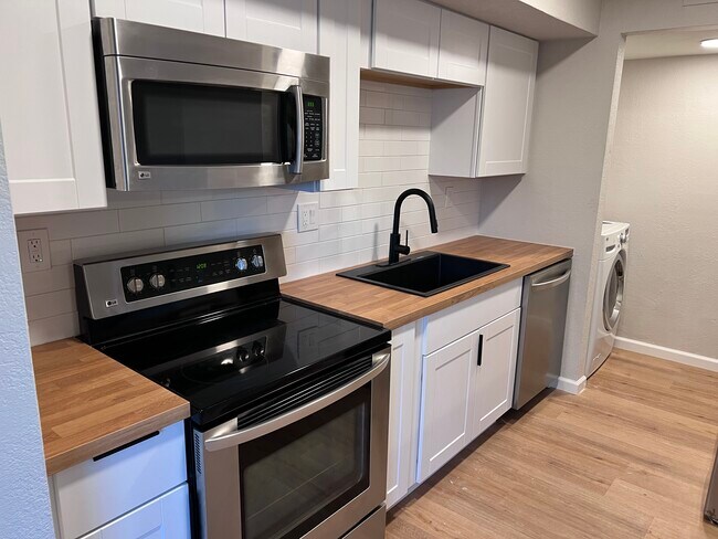 Photo - 7602 N 61st Ave Unidad 7608