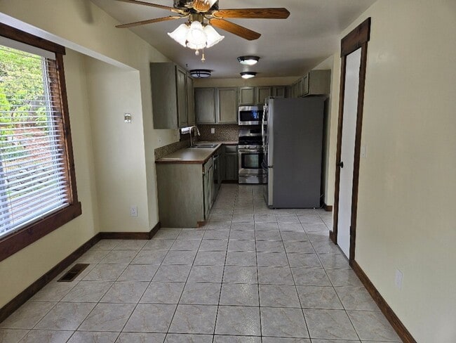 Photo - 13502 Eldridge Pl NW