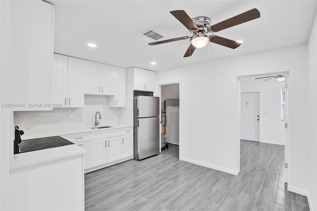 Photo - 5900 NW 19th St Unit A