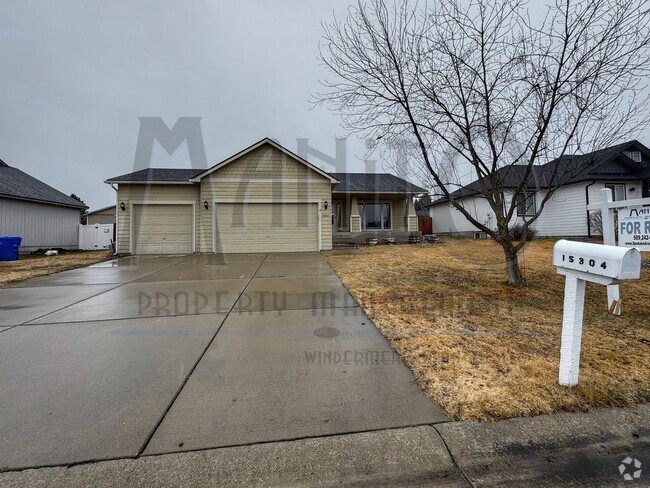 Building Photo - Sprawling Mead Home