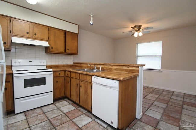 Photo - 5250 Powrie Dr