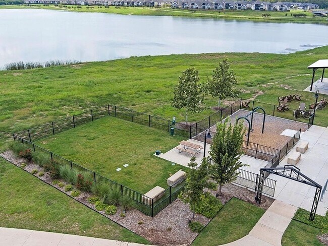 3112 Cliff Swallow Ln