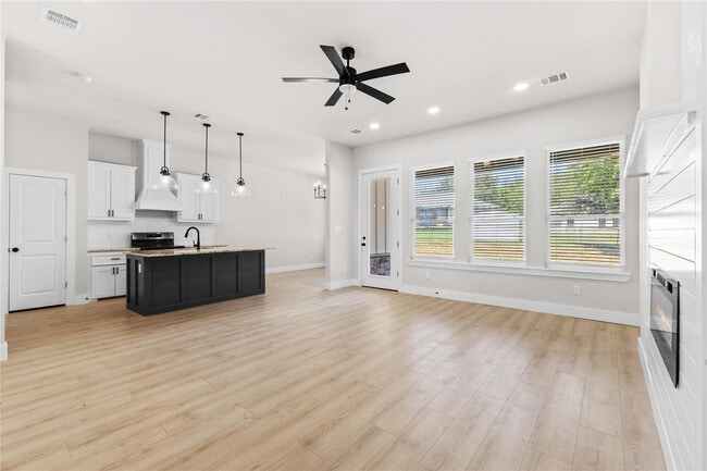 Building Photo - 2315 Progress Dr