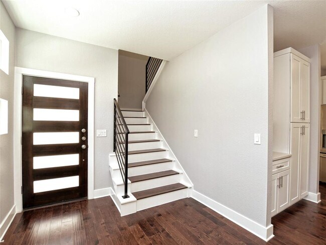 Photo - 1130 Lott Ave