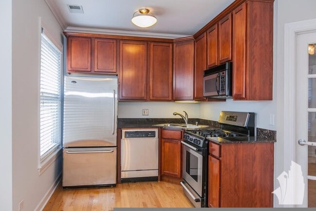 Photo - 628 W Roscoe St Unit 3,100