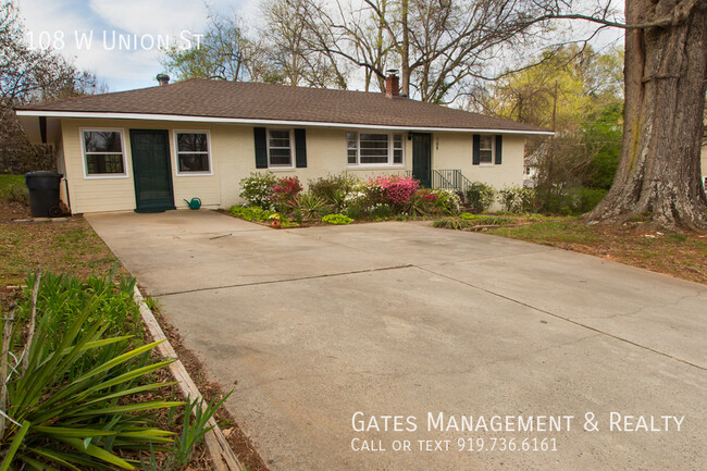 **FIRST MONTH $400 RENT REDUCTION**Home in... - **FIRST MONTH $400 RENT REDUCTION**Home in...