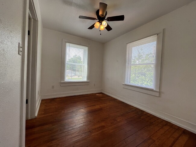 Photo - 1 Bedroom Apartment for Lease!!