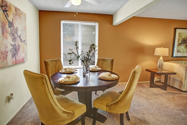 Photo - Lakeside Apartments
