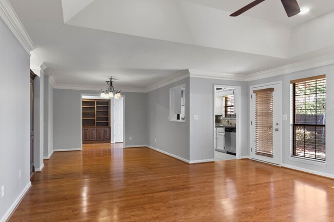 Photo - 2013 Fox Ridge Rd