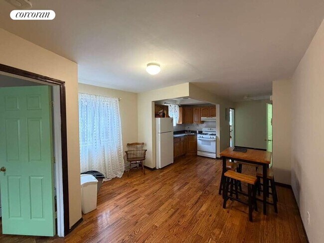 Photo - 91 E 57th St