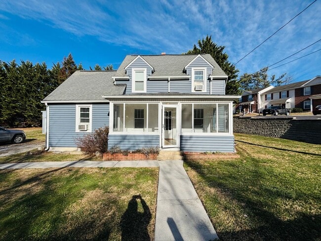 Photo - 605 Republic Rd