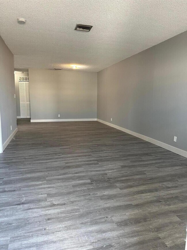 Photo - 405 NW 2nd St