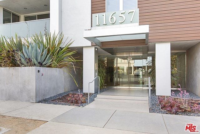 Building Photo - 11657 Chenault St Unit 202 Rental
