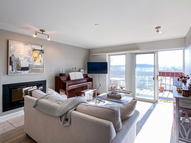 Building Photo - 601 N Segoe Rd Unit 404