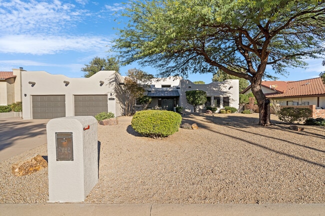 Building Photo - 2882 S Palmer Dr