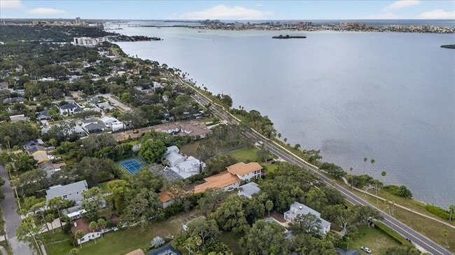 Photo - 215 Edgewater Dr